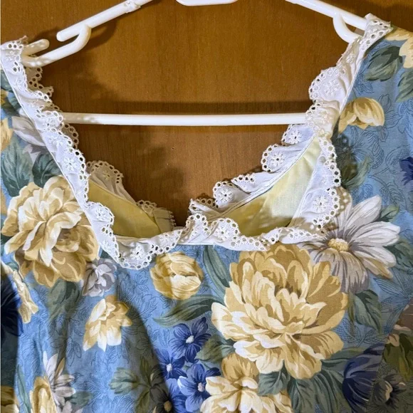 American Vintage Blue and Cream Floral Skirt Set with Apron - Picture 7 of 11